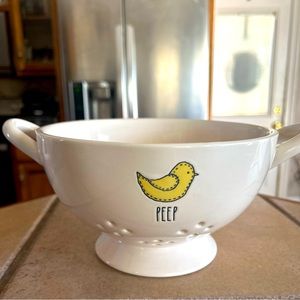 🤩 🐥 CUTE Rae Dunn “PEEP” colander!!